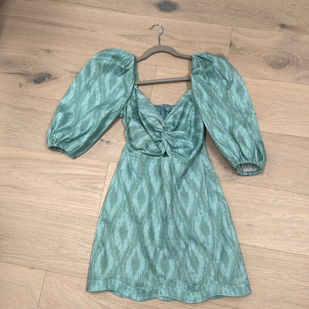 Alexis size small